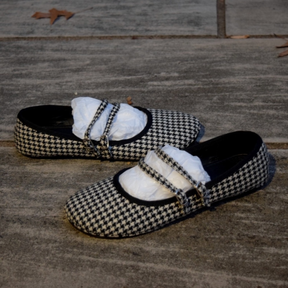 Wild Diva Houndstooth Fabric Flats, Double Straps